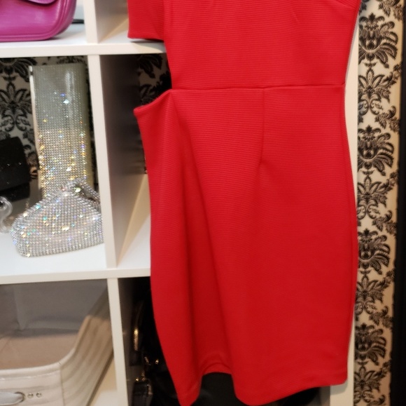 Side cut out Dynamite dress. - Picture 4 of 4